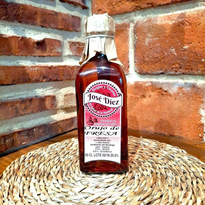 Comprar orujos artesanos. Licor orujo natural de fresa. Máxima calidad al mejor precio