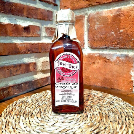 Comprar orujos artesanos. Licor orujo natural de fresa. Máxima calidad al mejor precio