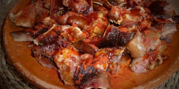 MANOS Y OREJA DE CERDO CURADAS EN CALLOS